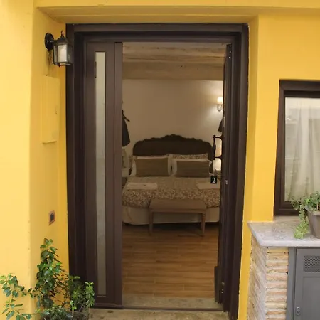 Livia'S Charming Room-2
