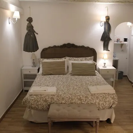 Livia'S Charming Room-3